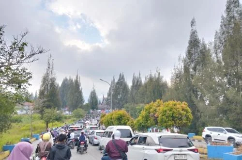 Alahan Panjang Solok Tourism Sector Thrives During Lebaran 2026, Drawing Record Crowds to Danau Diatas