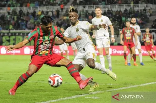 Arief Catur Pamungkas Set to Bolster Persebaya Surabaya’s Defense After Full Recovery from Injury, Targeting Crucial Match Against Persita Tangerang