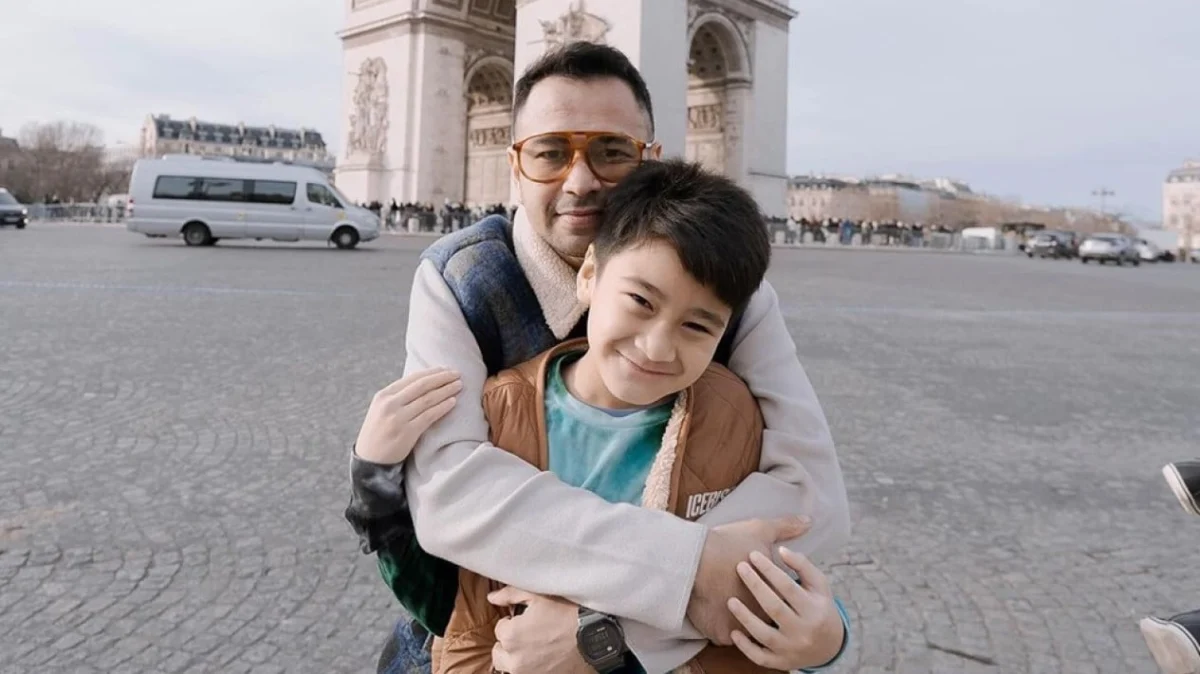 Raffi Ahmad Earns Public Praise for Teaching Rafathar Financial Responsibility After Rp30 Million Toy Purchase