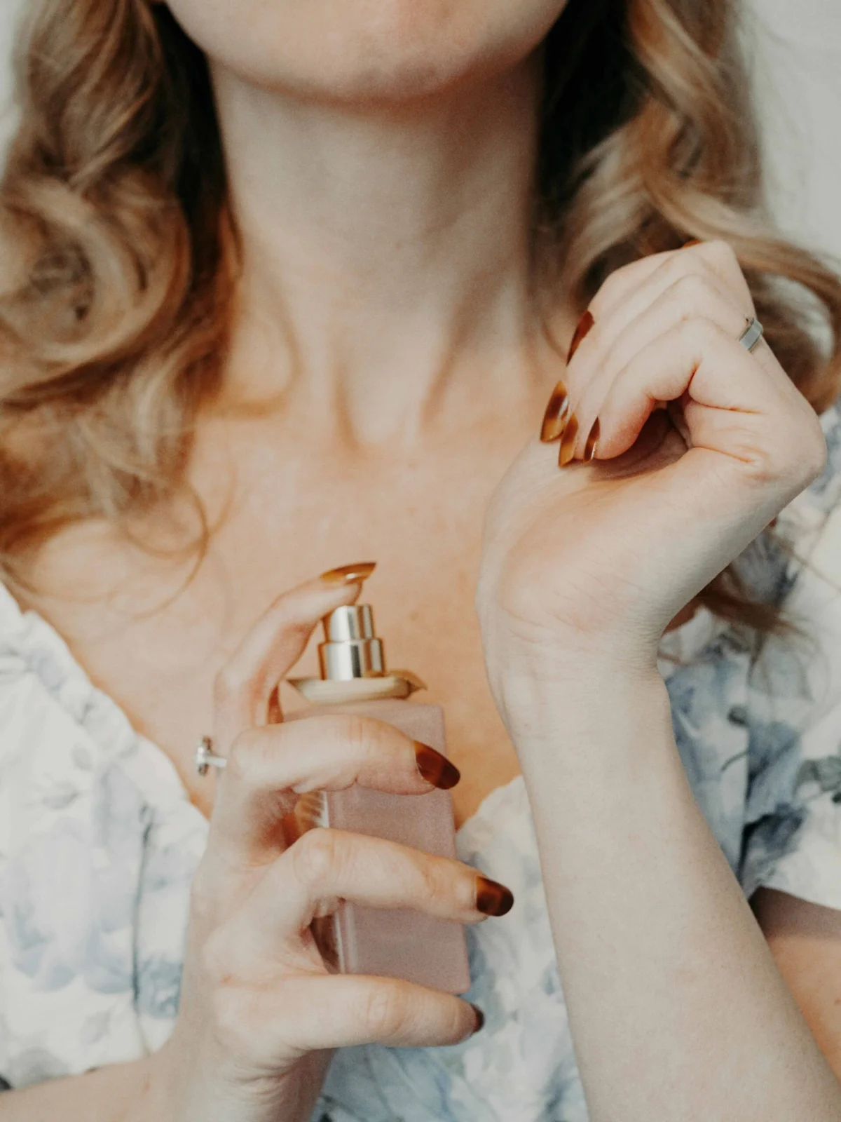 The Art of Lasting Allure: Mastering the Science and Selection of Long-Wearing Women’s Fragrances