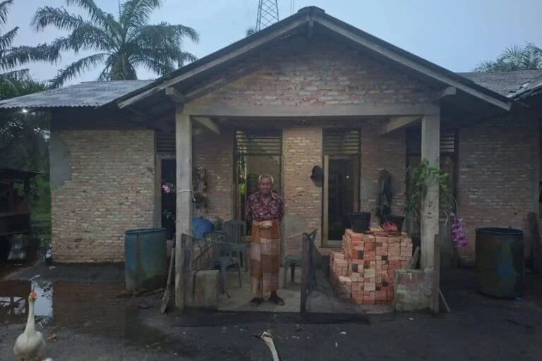 The Paradox of Coal Ash Management and Energy Injustice at the Tenayan Raya Coal-Fired Power Plant