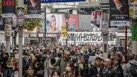 FOTO: Overtourism di Jepang dan Pajak Turis yang Kian Melambung