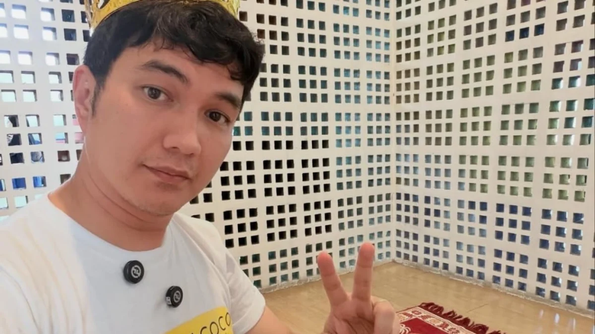 Indonesian Entertainer Aldi Taher Overwhelmed by Ten Thousand Messages After Sharing Private Number on Live Stream