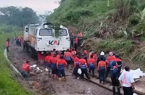 KAI Implements Full Refund Policy and Alternative Transport Amidst Sasaksaat Landslide Disruptions