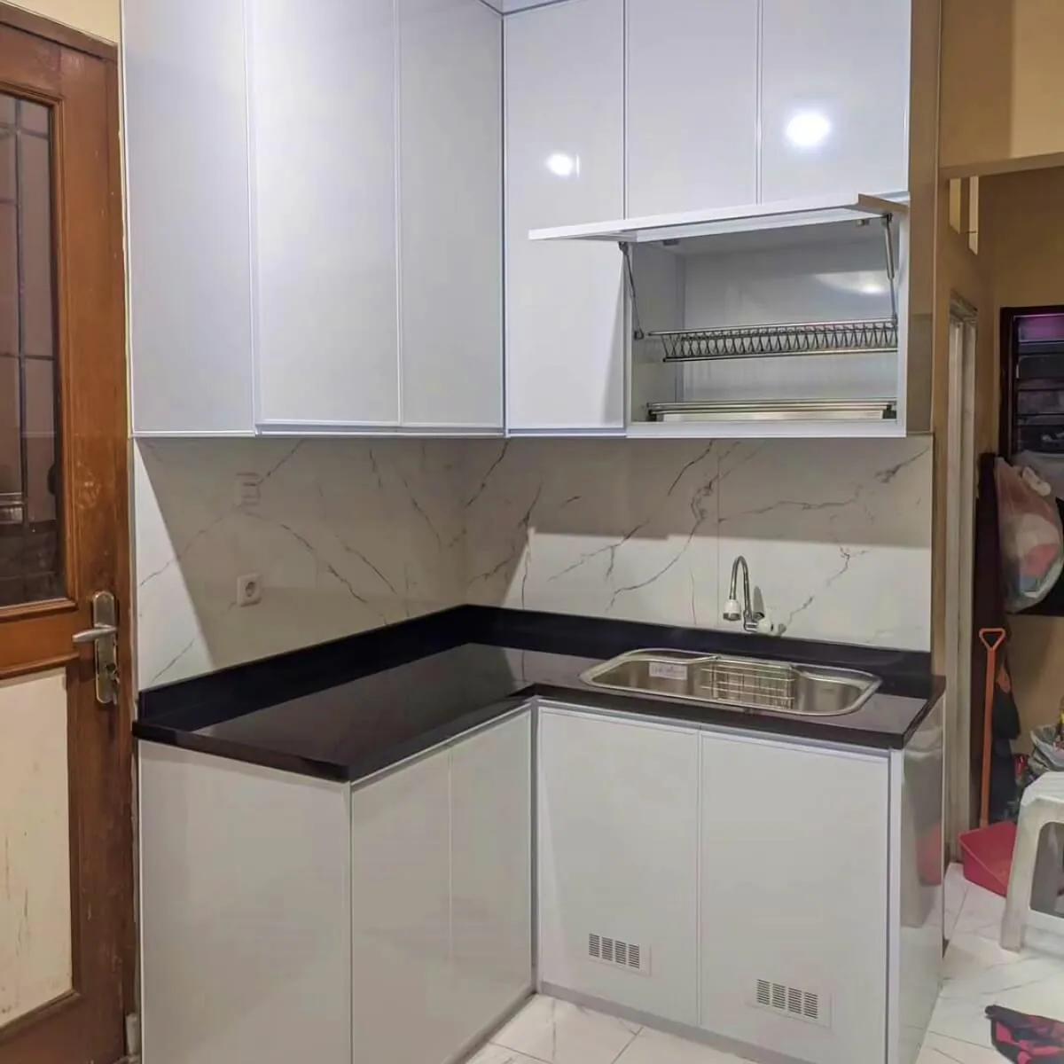 Kitchen Set Aluminium Minimalis Sederhana: Hemat, Awet & Anti Rayap