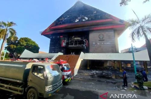 South Sulawesi Regional House of Representatives Main Building Deemed Unfit for Use Following Arson Attack, Slated for Demolition and Reconstruction.