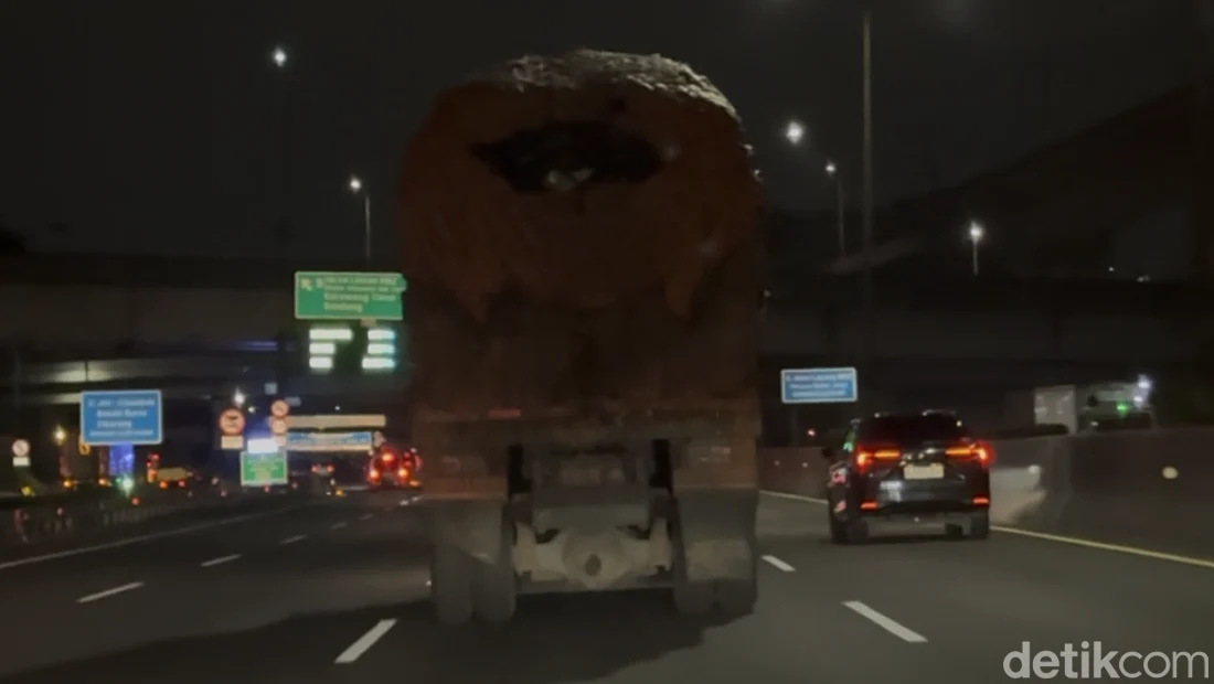 The Critical Role of Automotive Safety Technology in Preventing High Speed Collisions with Unlit Heavy Vehicles on Indonesian Toll Roads