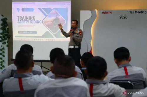 Bekasi Metro Police Intensifies Road Safety Campaign Targeting Industrial Workers in Cikarang, Emphasizing Accident Prevention and Traffic Discipline