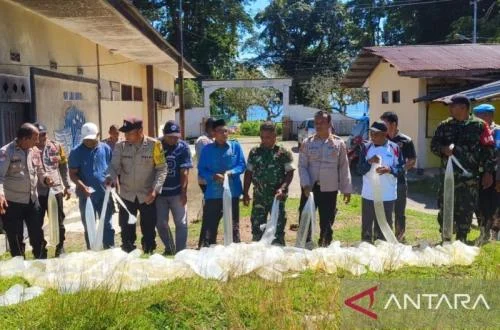 Central Maluku Police Destroy 500 Liters of Illegal Sopi Following Extensive Raids to Combat Crime and Public Disorder