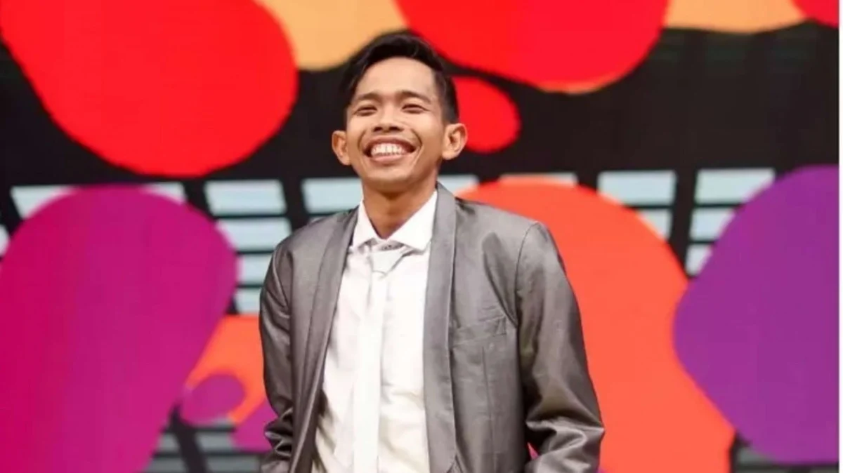 Financial Constraints Stall Legal Divorce Proceedings for Comedian Dede Sunandar Amid Allegations of Domestic Violence and Infidelity