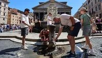 FOTO: Turis di Roma Terpanggang Gelombang Panas Ekstrem