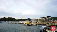 Labuan Bajo Waters Banned for Tourism Activities Amidst Extreme Weather Warnings and 2.1-Meter Waves