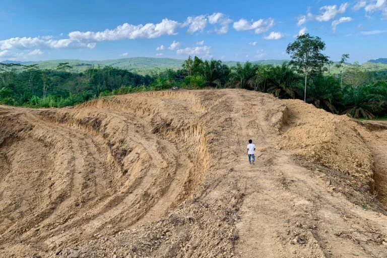 Land Rights Crisis in Jambi PT Wirakarya Sakti Blockades Village Roads as Decades-Long Conflict with Sinarmas Group Intensifies