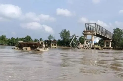 Musi Banyuasin Temporarily Closes Crucial Lalan Bridge for Extensive Revitalization After Coal Barge Collision, Targeting December 2026 Completion