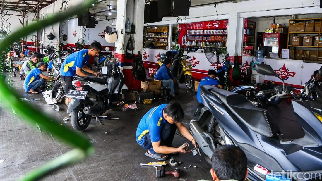 Rupiah Weakens Spare Part Prices Rise up to 30 Percent