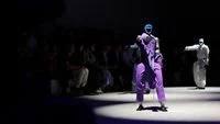 South Korea’s Galaxy Corporation Unveils Futuristic Fashion Show Featuring Humanoid Robots and Human Models in a Vision of Harmonious Coexistence.
