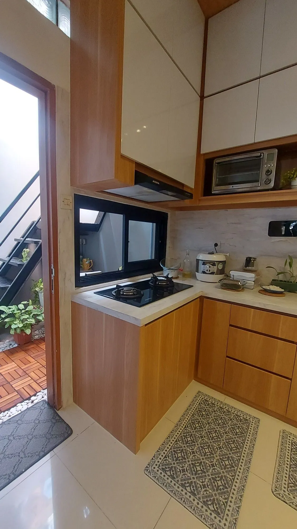 The Art and Science of Minimalist Kitchen Design: Maximizing Functionality and Visual Harmony