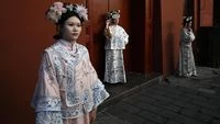 Tourists Immerse Themselves in Ancient China Through Traditional Costume Rentals Amidst Dracin Popularity