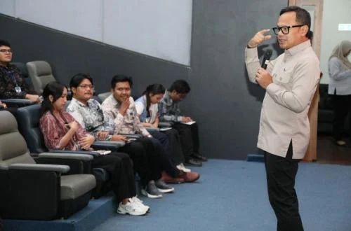 Vice Minister of Home Affairs Bima Arya Sugiarto Emphasizes Character as the Cornerstone of Success at Kemendagri Internship Closing.