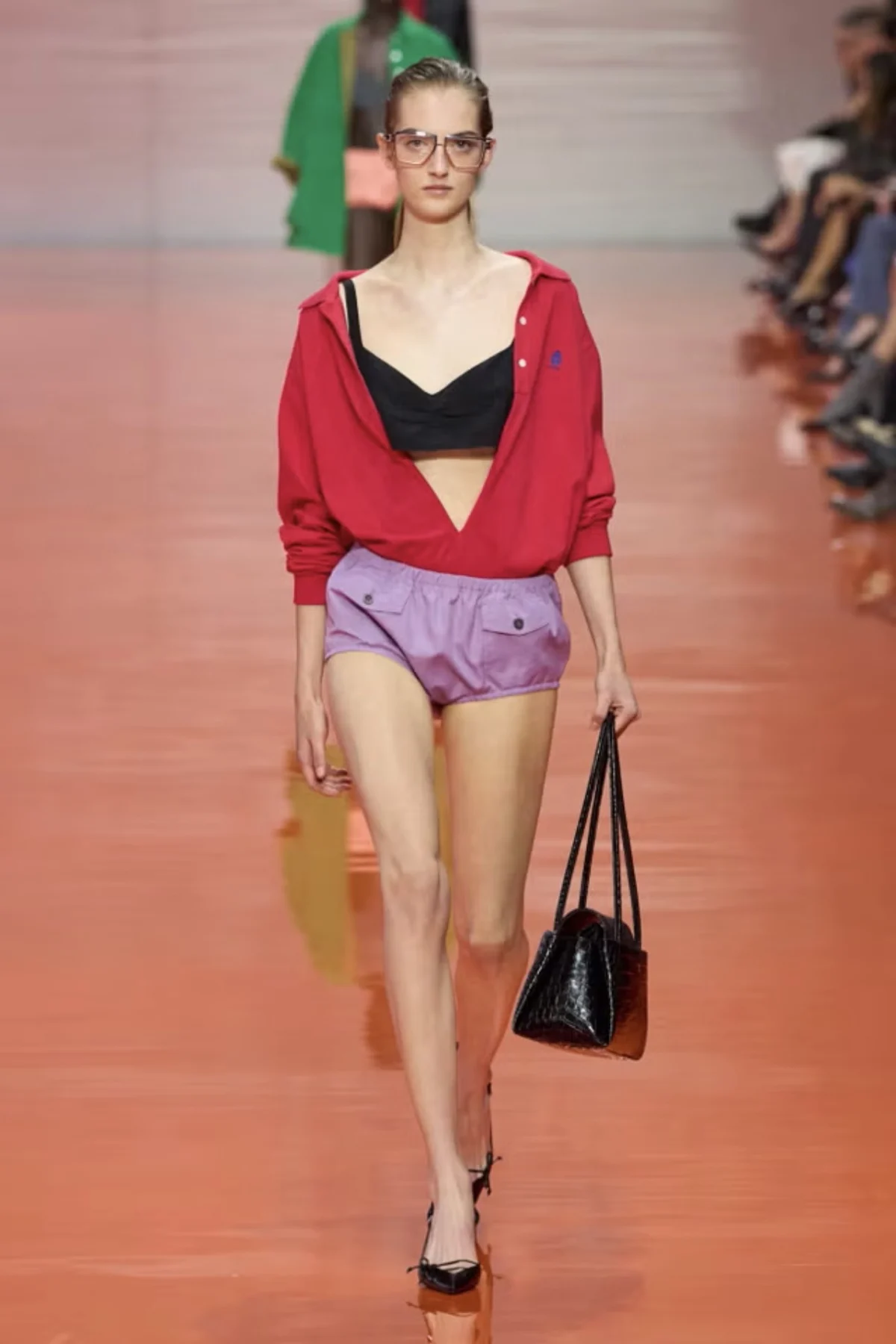 The Unlikely Alliance: Grape Purple and Tomato Red Emerge as Fashion’s Boldest New Pairing