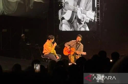 Afgan and Petra Sihombing Ignite "Retrospektif" Concert with Collaborative Anthem as Vocalist Marks 18-Year Milestone