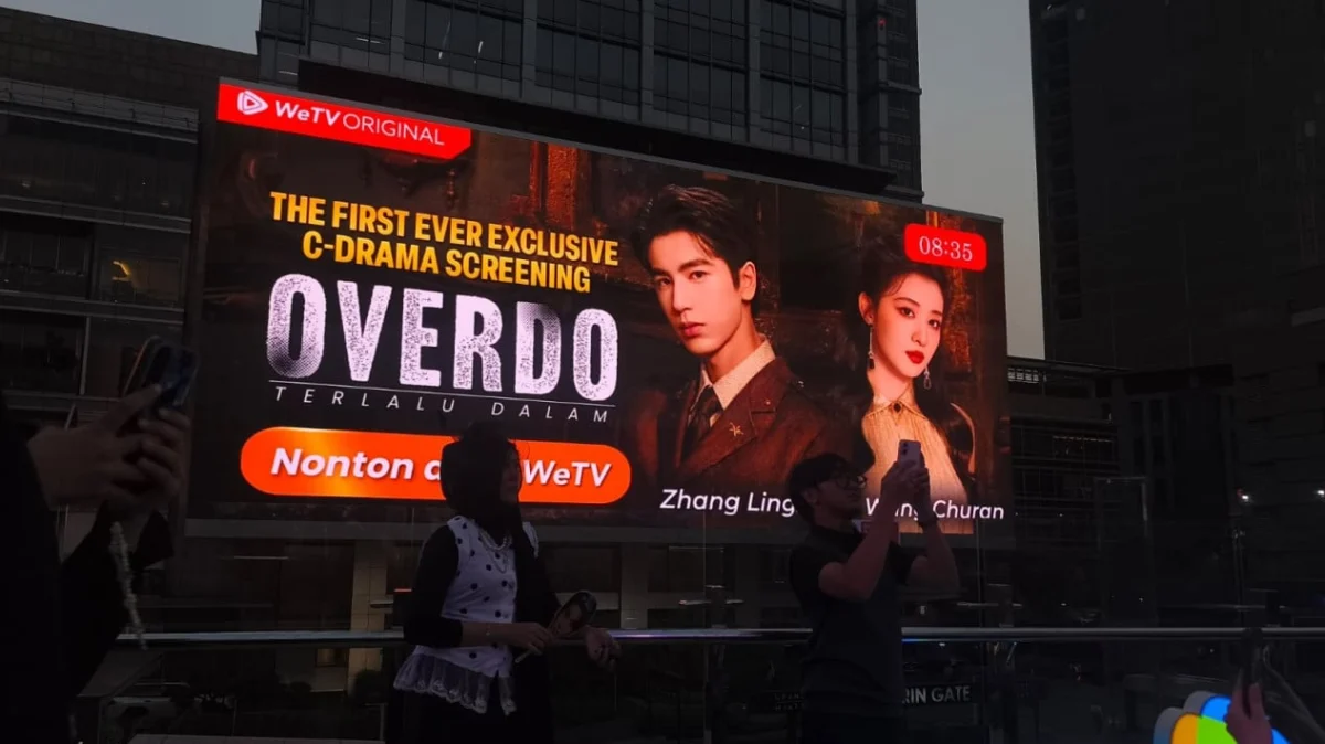 Exclusive WeTV Screening of Overdo at Bundaran HI Skydeck Sees Fans Swoon as Zhang Linghe Graces the Screen