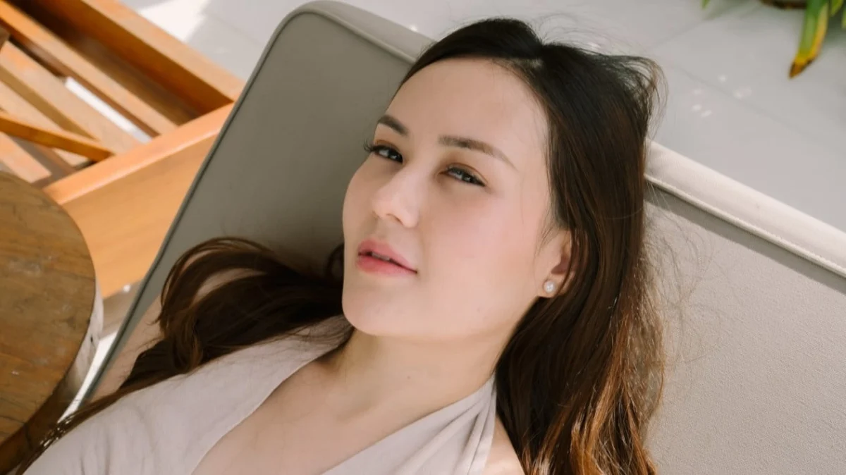 Sarah Gibson Identifies Alleged Third Party in Divorce Proceedings Against Diska Resha Putra Amidst New Evidence of Infidelity