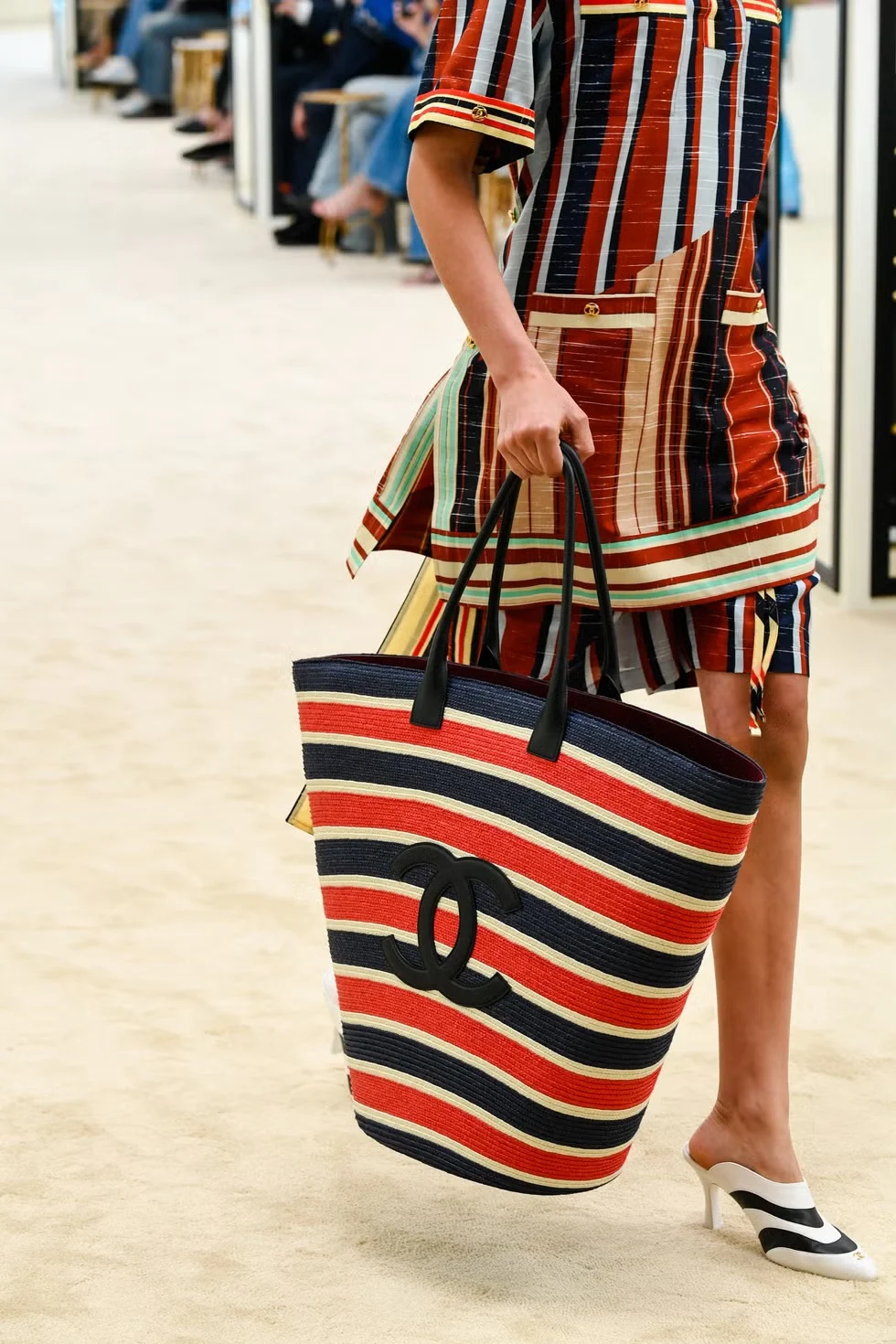 The Supersized Tote Bag Reigns Supreme: A Summer Trend with Enduring Appeal