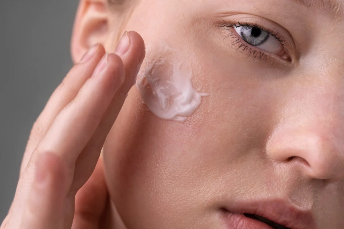 The Ultimate Guide to Combatting Dry Skin: Expert-Recommended Skincare Solutions for Intense Hydration