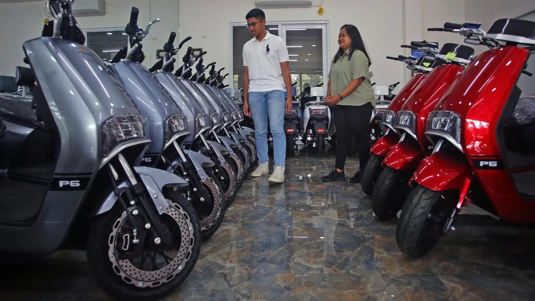 Electric Motorcycle Adoption in Indonesia Lags Behind Internal Combustion Engines Amid Subsidy Uncertainty and Infrastructure Gaps