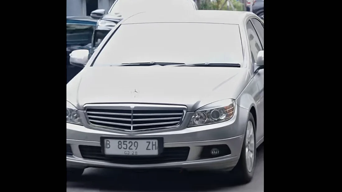 Purbaya Yudhi Sadewa Nostalgia Driving Classic Mercedes-Benz to Ministry of Finance Sparks Public Interest Amid Political Transition Dynamics