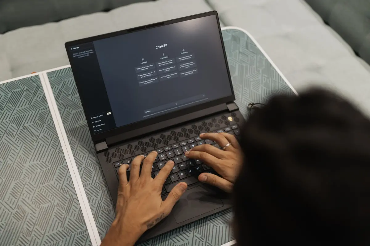 Understanding the Evolution, Mechanics, and Limitations of AI Chatbots in Modern Technology