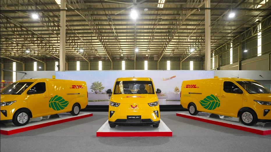 DHL Express Indonesia Accelerates Green Logistics Transition with 30 Wuling Mitra EV Blind Van Long Range Units