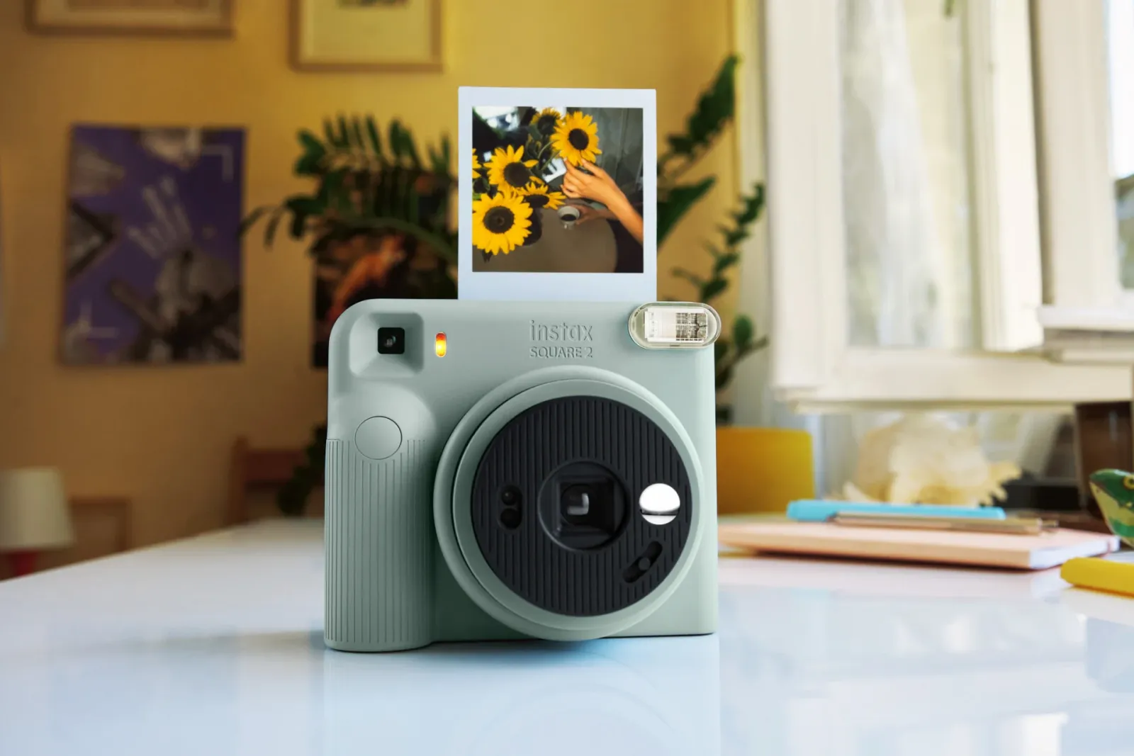 Fujifilm Rilis Instax Square 2, Bisa Pilih Mood Sebelum Jepret!