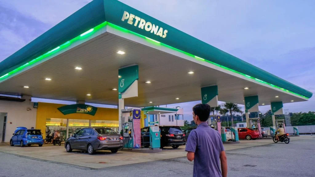 Malaysia Adjusts Fuel Prices Downward for Mid-October 2026 Amid Ongoing Subsidy Reforms and Market Dynamics